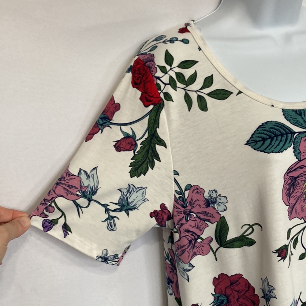LulaRoe Tunic Short Sleeve Blouse - Picture 2 of 6